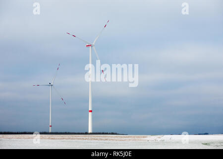 Éoliennes en hiver Banque D'Images