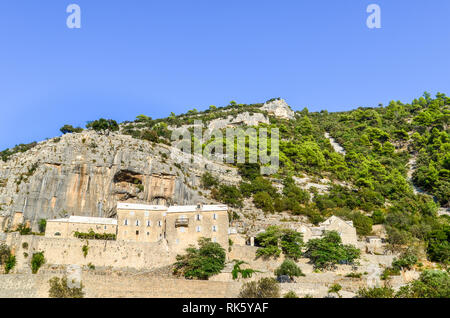 L'Hermitage de Blaca (Croate: Pustinja Blaca) est situé sur le côté sud de l'île de Brač, dans le comté de Split-Dalmatie en Croatie. Banque D'Images