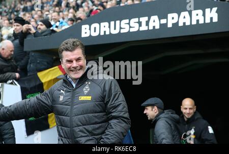 Gladbach, Deutschland. 09Th Feb 2019. firo : Football, Saison 2018/2019 1.Bundesliga : Borussia VfL Mönchengladbach 09.02.2019, Gladbach - Hertha BSC Berlin Dieter Hecking, geste | Conditions de crédit dans le monde entier : dpa/Alamy Live News Banque D'Images