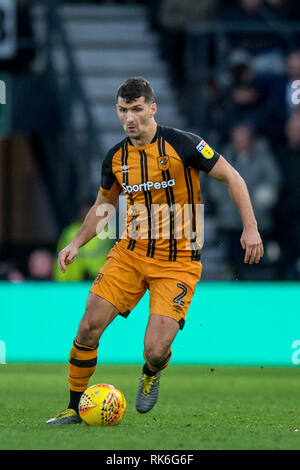 Derby, Royaume-Uni. 9 Feb 2019. Eric Lichaj de Hull City lors de l'EFL Sky Bet match de championnat entre Derby County et Hull City à la Pride Park Stadium, Derby, Angleterre le 9 février 2019. Photo par Matthieu Buchan. Usage éditorial uniquement, licence requise pour un usage commercial. Aucune utilisation de pari, de jeux ou d'un seul club/ligue/dvd publications. Credit : UK Sports Photos Ltd/Alamy Live News Banque D'Images