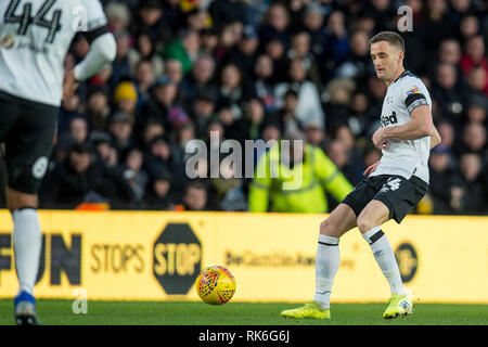 Derby, Royaume-Uni. 9 Feb 2019. Andy King de Derby County au cours de l'EFL Sky Bet match de championnat entre Derby County et Hull City à la Pride Park Stadium, Derby, Angleterre le 9 février 2019. Photo par Matthieu Buchan. Usage éditorial uniquement, licence requise pour un usage commercial. Aucune utilisation de pari, de jeux ou d'un seul club/ligue/dvd publications. Credit : UK Sports Photos Ltd/Alamy Live News Banque D'Images