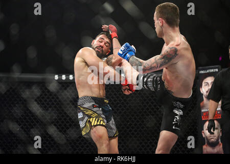 Newcastle, UK, 9 février 2019 - Ryan Champ kicks Patricky Freire Crédit : Dan Cooke/Alamy Live News Banque D'Images