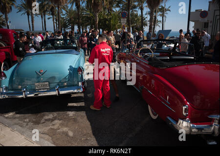 Malaga, Espagne. 9 Feb 2019. Vintage and classic cars vu pendant le festival. Des milliers de personnes du monde entier se réunissent chaque année au cours de la Rockin' Race Jamboree International Festival de quatre jours à Torremolinos, un lieu de rencontre pour tous les amateurs de rockabilly et de la musique swing. Credit : SOPA/Alamy Images Limited Live News Banque D'Images