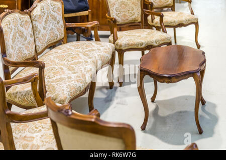 CESENA, ITALIE - Le 20 janvier 2019 : lumières sont éclairantes à vendre à Salon Salon des Antiquaires Banque D'Images