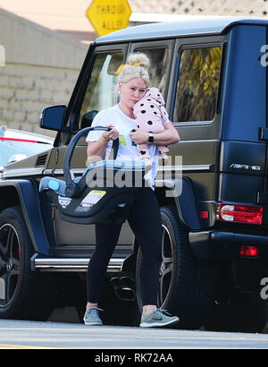 Hilary Duff et sa fille Violet Banques Koma dehors et environ dans la région avec : Hilary Duff, Koma Violet Banques Où : Los Angeles, California, United States Quand : 09 Jan 2019 Credit : WENN.com Banque D'Images