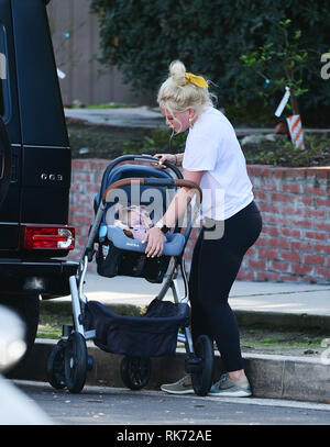 Hilary Duff et sa fille Violet Banques Koma dehors et environ dans la région avec : Hilary Duff, Koma Violet Banques Où : Los Angeles, California, United States Quand : 09 Jan 2019 Credit : WENN.com Banque D'Images