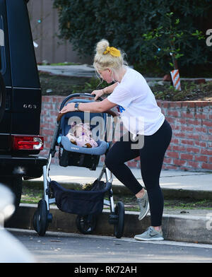 Hilary Duff et sa fille Violet Banques Koma dehors et environ dans la région avec : Hilary Duff, Koma Violet Banques Où : Los Angeles, California, United States Quand : 09 Jan 2019 Credit : WENN.com Banque D'Images