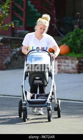 Hilary Duff et sa fille Violet Banques Koma dehors et environ dans la région avec : Hilary Duff, Koma Violet Banques Où : Los Angeles, California, United States Quand : 09 Jan 2019 Credit : WENN.com Banque D'Images