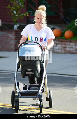 Hilary Duff et sa fille Violet Banques Koma dehors et environ dans la région avec : Hilary Duff, Koma Violet Banques Où : Los Angeles, California, United States Quand : 09 Jan 2019 Credit : WENN.com Banque D'Images