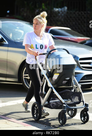 Hilary Duff et sa fille Violet Banques Koma dehors et environ dans la région avec : Hilary Duff, Koma Violet Banques Où : Los Angeles, California, United States Quand : 09 Jan 2019 Credit : WENN.com Banque D'Images