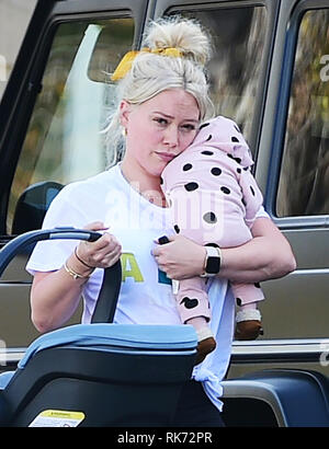 Hilary Duff et sa fille Violet Banques Koma dehors et environ dans la région avec : Hilary Duff, Koma Violet Banques Où : Los Angeles, California, United States Quand : 09 Jan 2019 Credit : WENN.com Banque D'Images