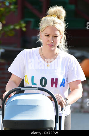 Hilary Duff et sa fille Violet Banques Koma dehors et environ dans la région avec : Hilary Duff, Koma Violet Banques Où : Los Angeles, California, United States Quand : 09 Jan 2019 Credit : WENN.com Banque D'Images
