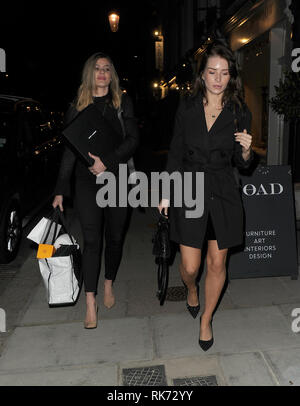 Kate Moss en laissant La Famiglia restaurant, après avoir célébré le 21e anniversaire de naissance de sa demi-sœur Lottie Lottie Moss Moss avec : où : London, Royaume-Uni Quand : 09 Jan 2019 : Crédit/WENN.com Alexander sera Banque D'Images