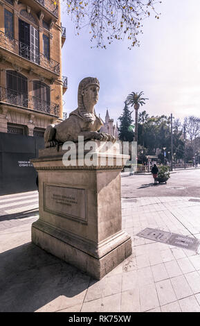 PALMA DE MAJORQUE, ESPAGNE - Février 9, 2019 : l'un des sphinx sur Paseo de garder à l'ensoleillement, le 9 février 2019 à Palma de Majorque, Espagne. Banque D'Images