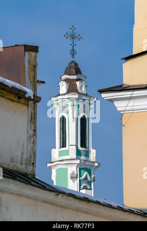 L'un de la Sainte Trinité et l'église du monastère basilien towers à Vilnius sur une journée d'hiver ensoleillée Banque D'Images