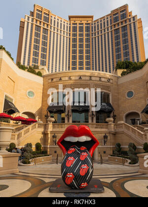 LAS VEGAS, NEVADA, USA - 2 janvier 2018 : Les Rolling Stones l'exhibitionnisme sculpture en face de Palazzo à Las Vegas en 2018. Banque D'Images