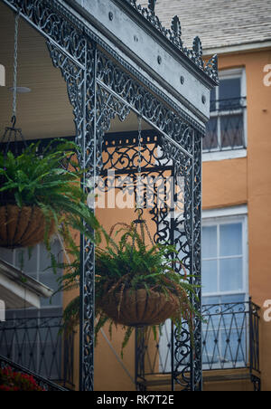 Balcon dans Bourbon Street la Nouvelle-Orléans Banque D'Images