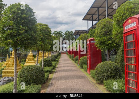 Jardin Tropical de Nong Nooch à Pattaya, Thaïlande. Paysage panoramique vue sur jardin formel. Banque D'Images