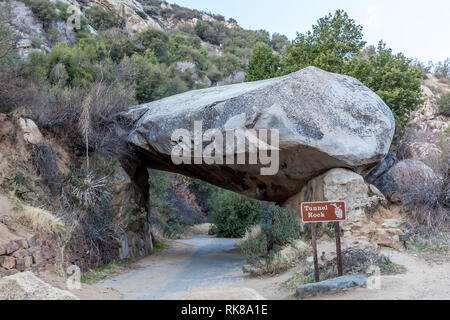 Rock Tunnel à Sequoia National Park, Californie Banque D'Images