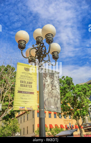 San Diego, Californie, États-Unis - 31 juillet 2018 : typique vintage lampe à gaz ou streetlight symbole de l'époque victorienne historique de Gaslamp à San Banque D'Images