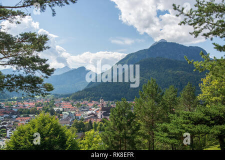 Mittenwald est une commune allemande dans le district de Garmisch-Partenkirchen, en Bavière. Banque D'Images