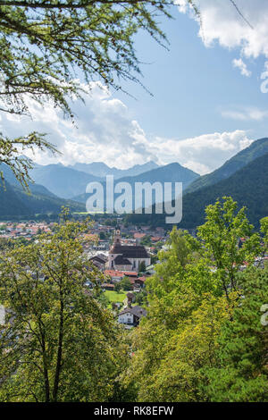 Mittenwald est une commune allemande dans le district de Garmisch-Partenkirchen, en Bavière. Banque D'Images