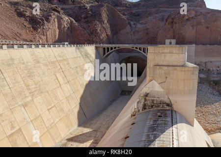 L'un des déversoirs à côté du barrage Hoover, comté de Clark, Nevada, United States. Banque D'Images