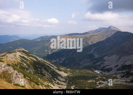 Vue depuis le mont Chopok un jour d'été, et de ski de randonnée de Jasna, Parc National des Basses Tatras, Slovaquie Banque D'Images