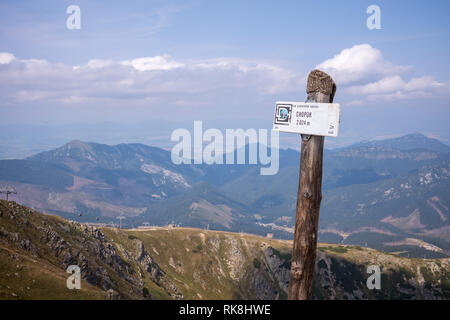 Vue depuis le mont Chopok un jour d'été, et de ski de randonnée de Jasna, Parc National des Basses Tatras, Slovaquie Banque D'Images