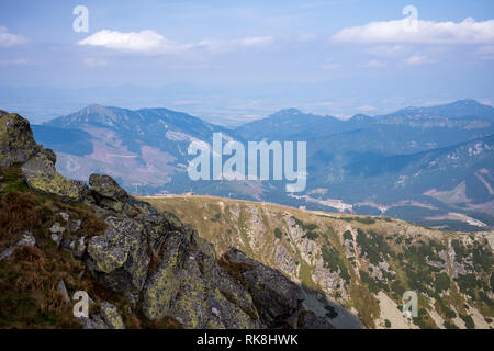 Vue depuis le mont Chopok un jour d'été, et de ski de randonnée de Jasna, Parc National des Basses Tatras, Slovaquie Banque D'Images