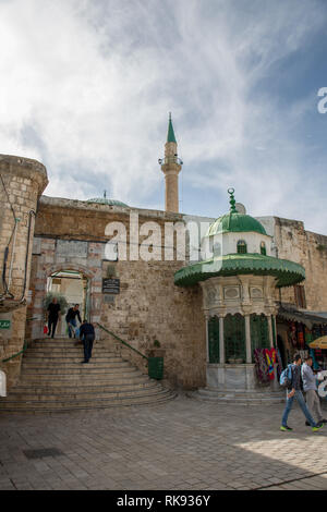 Rue avant la mosquée Al-Jazzar dans Acre (Akko) Banque D'Images