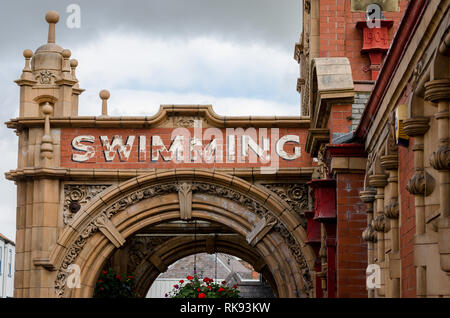 Signe de natation, Ripon Spa Bath, Angleterre. Banque D'Images