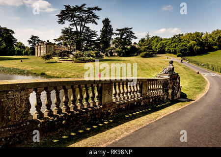 Compton Verney House est un 18ème siècle manoir de campagne à Compton Verney dans Warwickshire, en Angleterre. Les jardins sont aménagés par Capability Brown. Banque D'Images