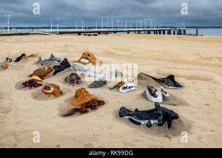 Sculptures de sable. Moins d'une heure de Bordeaux, Arcachon est une belle ville côtière à l'intérieur de la mer intérieure de la baie d'Arcachon. Banque D'Images