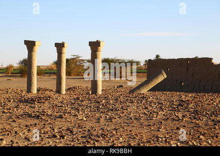 En Afrique Soudan île de sai les ruines dans la ville antique des Nubiens près du nilo et tombes Banque D'Images