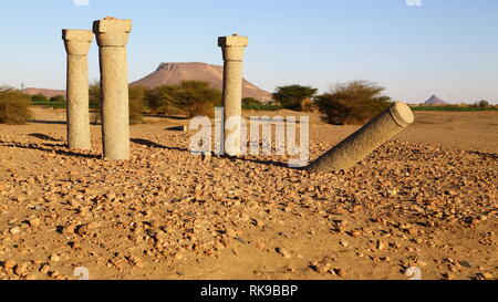 En Afrique Soudan île de sai les ruines dans la ville antique des Nubiens près du nilo et tombes Banque D'Images