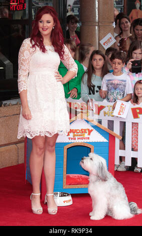 Pudsey et Ashleigh Butler assister à Pudsey le chien : Le film en première mondiale au cinéma Vue à Leicester Square, Londres Banque D'Images