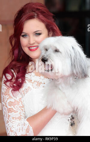 Pudsey et Ashleigh Butler assister à Pudsey le chien : Le film en première mondiale au cinéma Vue à Leicester Square, Londres Banque D'Images