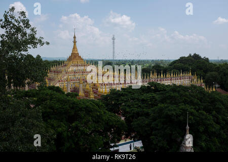 Le Myanmar, Monywa - 24 septembre 2016 : complexe Thanboddhay Paya Banque D'Images