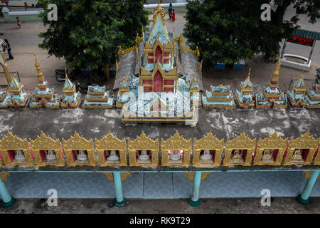 Le Myanmar, Monywa - 24 septembre 2016 : Des statuettes de Bouddha à Thanboddhay Paya complex Banque D'Images