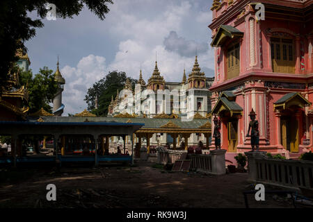 Le Myanmar, Monywa - 24 septembre 2016 : complexe Thanboddhay Paya Banque D'Images