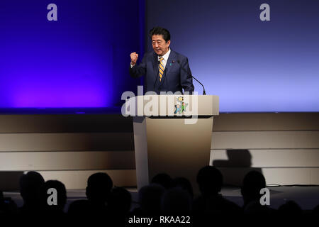 Tokyo, Japon. 10 fév, 2019. Le Premier ministre japonais Shinzo Abe prononce un discours lors de la convention annuelle de la parti libéral démocrate (LDP) à Tokyo, Japon, le 10 février 2019. Le PLD a tenu sa 86e convention ici le dimanche. Crédit : Du Xiaoyi/Xinhua/Alamy Live News Banque D'Images