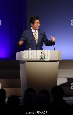 Tokyo, Japon. 10 fév, 2019. Le Premier ministre japonais Shinzo Abe prononce un discours lors de la convention annuelle de la parti libéral démocrate (LDP) à Tokyo, Japon, le 10 février 2019. Le PLD a tenu sa 86e convention ici le dimanche. Crédit : Du Xiaoyi/Xinhua/Alamy Live News Banque D'Images