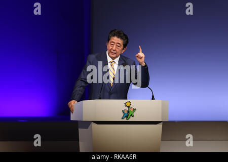 Tokyo, Japon. 10 fév, 2019. Le Premier ministre japonais Shinzo Abe prononce un discours lors de la convention annuelle de la parti libéral démocrate (LDP) à Tokyo, Japon, le 10 février 2019. Le PLD a tenu sa 86e convention ici le dimanche. Crédit : Du Xiaoyi/Xinhua/Alamy Live News Banque D'Images