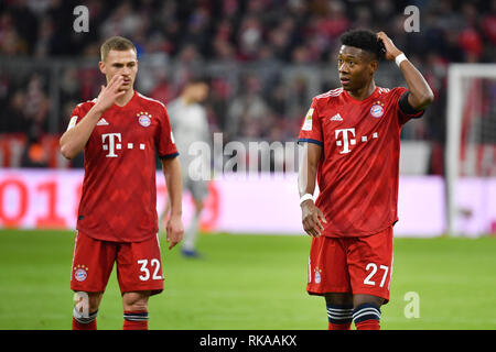 Munich, Allemagne. 09Th Feb 2019. v.re:David ALABA (Bayern Munich), Joshua KIMMICH (Bayern Munich), sceptique, le geste, l'action. Le football 1. Bundesliga, 21.journée, journée21, FC Bayern Munich M) - FC Schalke 04 (GE) 3-1, le 09.02.2019 dans Muenchen ALLIANZARENA, DFL RÈGLEMENT INTERDIT TOUTE UTILISATION DE PHOTOGRAPHIE COMME DES SÉQUENCES D'IMAGES ET/OU QUASI VIDÉO. Utilisation dans le monde entier | Credit : dpa/Alamy Live News Banque D'Images