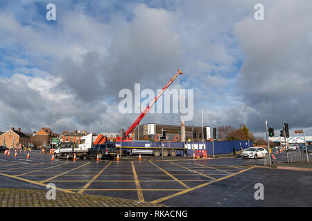 Warrington, Cheshire, Royaume-Uni. 10 fév 2019. Afin de stabiliser les fondations autour du cénotaphe de Bridgefoot à Warrington, Cheshire, Angleterre, la suppression de la structure était nécessaire memorial Crédit : John Hopkins/Alamy Live News Banque D'Images