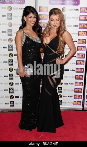 La réalité National Television Awards 2013 Jasmin Walia et Abi Clarke de TOWIE arrive à la Convention qui a eu lieu au HMV Forum de Kentish Town, Londres Banque D'Images