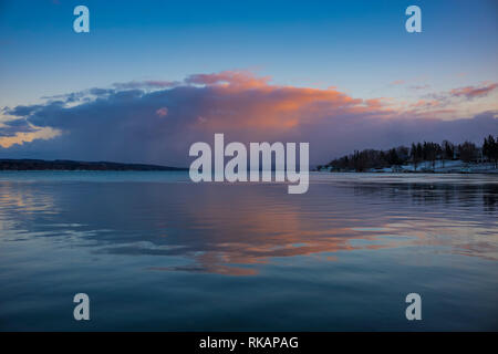 Les nuages se forment plus de Skaneateles Lake, Skaneateles, une destination populaire dans la région des lacs Finger de l'État de New York, USA. Banque D'Images