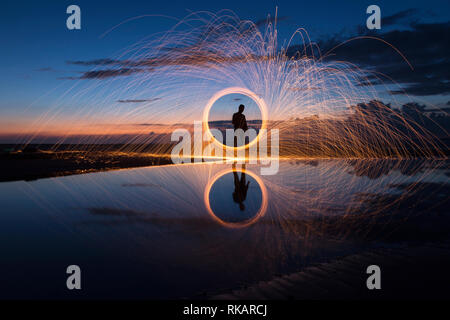 Firewheel sur plage. Gaza - Palestine. Banque D'Images