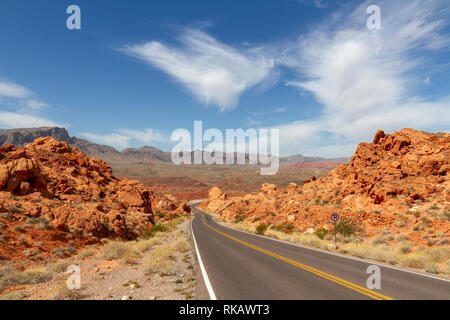 Vue ouest de la région de roche de l'éléphant le parc national de la Vallée de Feu, Nevada, United States. Banque D'Images